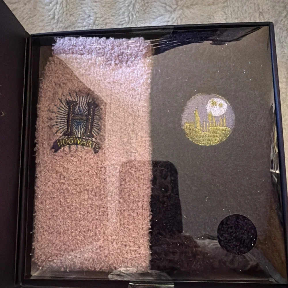 HARRY POTTER Socks 2 Pairs Collector  Box Purple Soft Embroidered Crew Size4-10